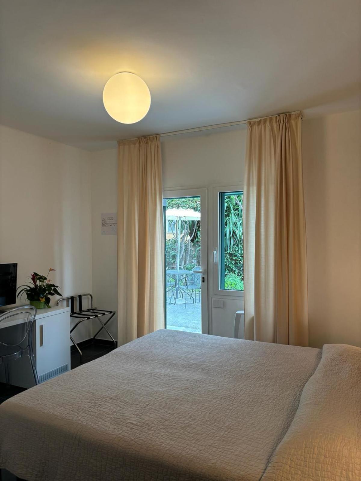 Hotel Delle Rose San Bartolomeo Al Mare Exterior foto