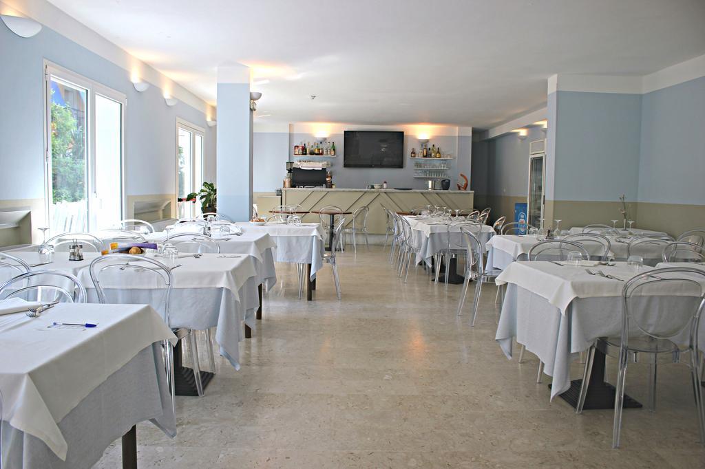 Hotel Delle Rose San Bartolomeo Al Mare Exterior foto