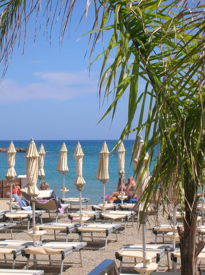 Hotel Delle Rose San Bartolomeo Al Mare Exterior foto